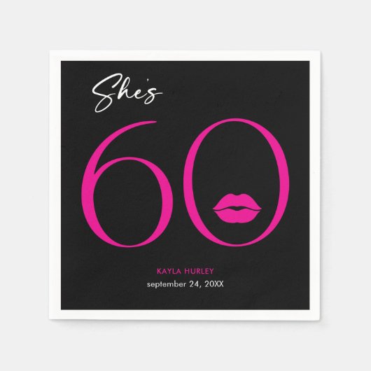 Moderne Minimal Pink Lips Sie ist sechzig Geburtst Serviette (Vorderseite)