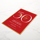 Moderne Minimal Red 30 Script Geburtstag Folieneinladung (Gedreht)