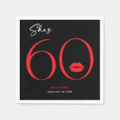 Moderne Minimal Red Lips Sie ist sechzig Geburtsta Serviette (Vorderseite)