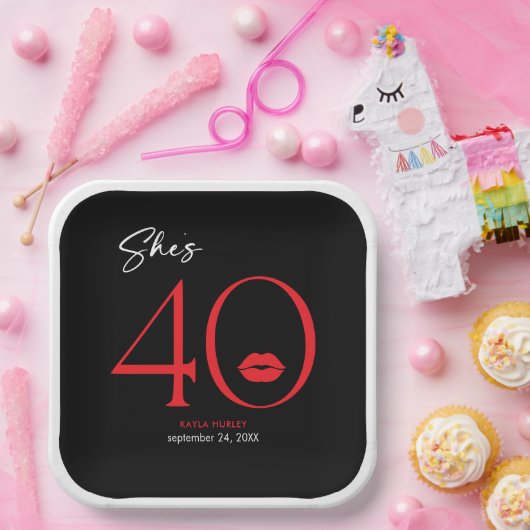 Moderne Minimal Red Lips Sie ist vierzig Geburtsta Pappteller (Party)