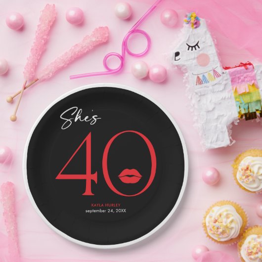 Moderne Minimal Red Lips Sie ist vierzig Geburtsta Pappteller (Party)