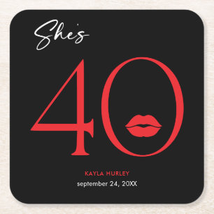 Moderne Minimal Red Lips Sie ist vierzig Geburtsta Rechteckiger Pappuntersetzer