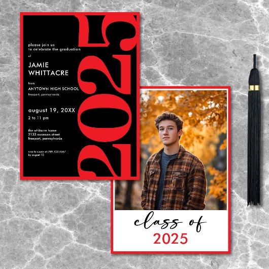 Moderne Minimal Red Typografy Graduation Party Einladung