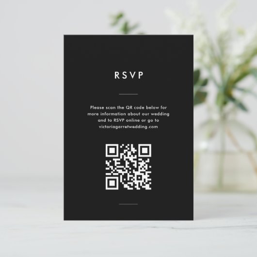 Moderne Minimal Schwarz-Weiß-Script-Hochzeit RSVP Karte (Stehend Vorderseite)