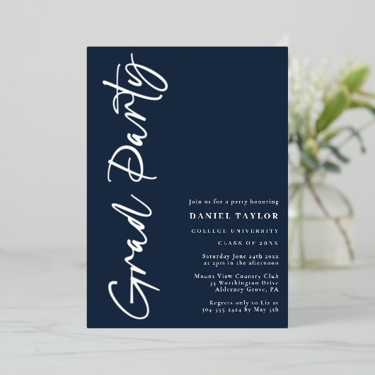 Moderne Minimal Script Blue Silver Graduation Part Folieneinladung (Stehend vorne)