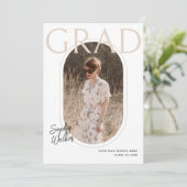 Moderne Minimal Script Foto Graduation Party Beige Einladung (Stehend Vorderseite)