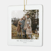 Moderne Minimal Snowflake Familie Zwei Fotos Keramikornament (Links)