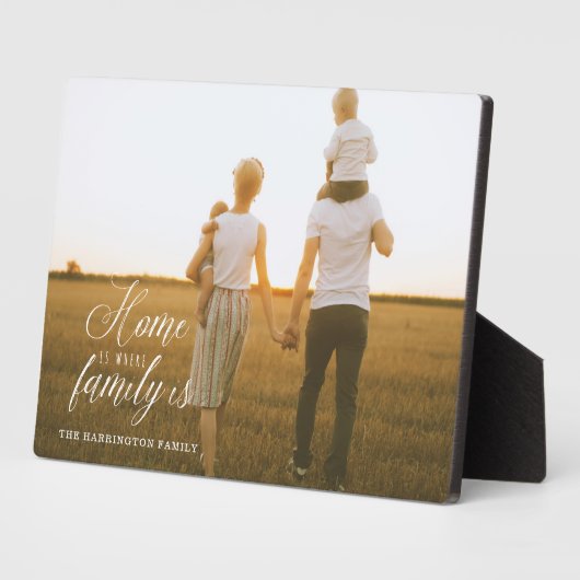 Moderne Minimal-Zuhause ist, wo die Familie volles Fotoplatte (Seite)