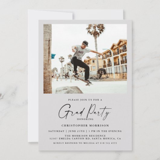 Moderne Minimal-Zwei-Foto-Graduierungsparty Einladung (Rückseite)