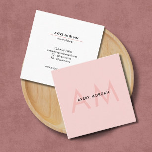 Moderne minimale Blush-Pink-Monogramm-Initialen Quadratische Visitenkarte
