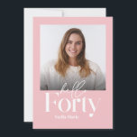 Moderne minimale einfach gürtelrosa 40. Geburtstag Einladung<br><div class="desc">Moderne minimale Typografie einfaches Foto mädchenhaft rosa und weiß 40. Geburtstagseinladung. Teil einer zeitgenössischen Sammlung.</div>