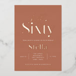 Moderne minimale einfache Terracotta 60. Geburtsta Folieneinladung<br><div class="desc">Moderne minimale Typografie einfache Foto Terrakotta und Gold 60. Geburtstagseinladung. Teil einer zeitgenössischen Sammlung.</div>