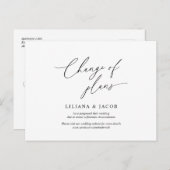 Moderne minimale Einladung zur Hochzeit neu geplan Postkarte (Vorne/Hinten)