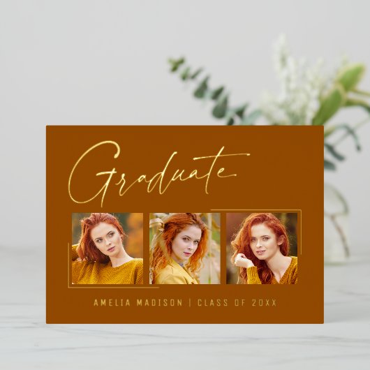 Moderne minimale, einzigartige Ink Script Graduate Folieneinladung (Stehend vorne)