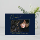 Moderne minimale, einzigartige Ink Script Graduate Folieneinladung (Stehend vorne)