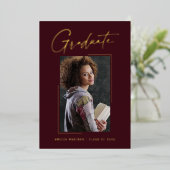 Moderne minimale, einzigartige Ink Script Graduate Folieneinladung (Stehend vorne)