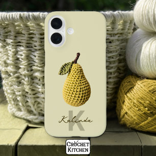 Moderne minimale gelbe Crochet Pear Monogram Name iPhone 16 Hülle