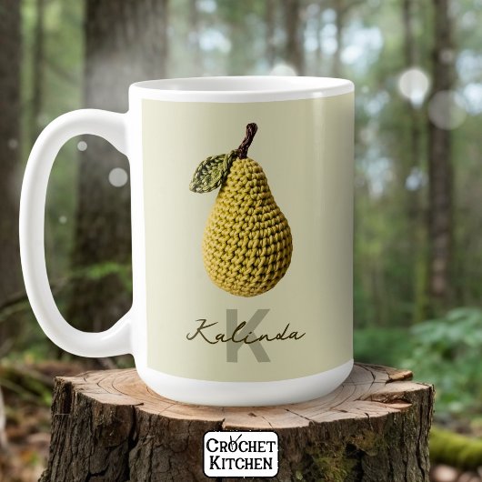 Moderne minimale gelbe Crochet Pear Monogram Name Kaffeetasse