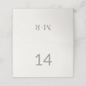 Moderne Minimale Intime Hochzeit Tischnummer Platzkarte (Außenseite Aufgefaltet)