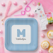 Moderne Minimale Küstenblaue Streifen Monogramm Pappteller (Party)