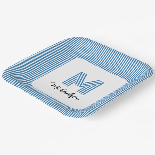 Moderne Minimale Küstenblaue Streifen Monogramm Pappteller (Gewinkelt)