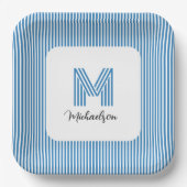 Moderne Minimale Küstenblaue Streifen Monogramm Pappteller (Vorderseite)