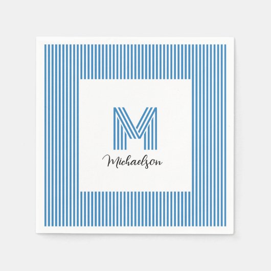 Moderne Minimale Küstenblaue Streifen Monogramm Serviette (Vorderseite)