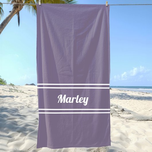 Moderne minimale Monogram Script-Vorlage Lila Strandtuch