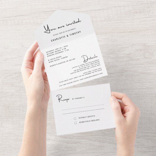 Moderne minimale Schwarz-weiße Skripthochzeit All In One Einladung (Abreißen)
