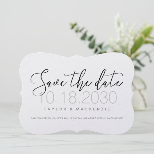 Moderne minimale Script-Die-Cut-Bracket-Form Save The Date (Stehend Vorderseite)