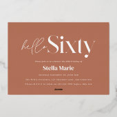 Moderne minimale Typografie Terracotta 60. Geburts Folieneinladung (Rückseite)