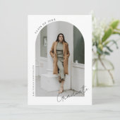 Moderne Minimalistisch Arch Foto Graduation Party Einladung (Stehend Vorderseite)