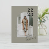 Moderne Minimalistisch Arch Foto Graduation Party Einladung (Stehend Vorderseite)