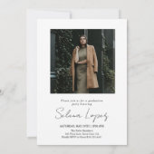 Moderne Minimalistisch Arch Foto Graduation Party Einladung (Rückseite)