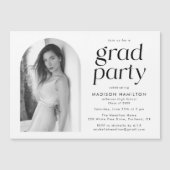 Moderne Minimalistisch Arch Foto Graduation Party Magneteinladung (Vorderseite)