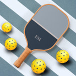 Moderne Minimalistisch Blue Mit Monogramm Initiale Pickleball Schläger<br><div class="desc">Das "Niedlich Simple Modern Initials Monogram Blue" Paddelpaddel ist ein elegantes und stilvolles Sportgerät, ideal für Väter, die Pickleball mögen. Das Design des Paddels ist elegant und funktionell, sodass es ein ideales Vatertagsgeschenk für einen Vater, der Lieben, aktiv bleibe, während auch eine Touch der Personalisierung zu schätzen. Ästhetische und thematische...</div>