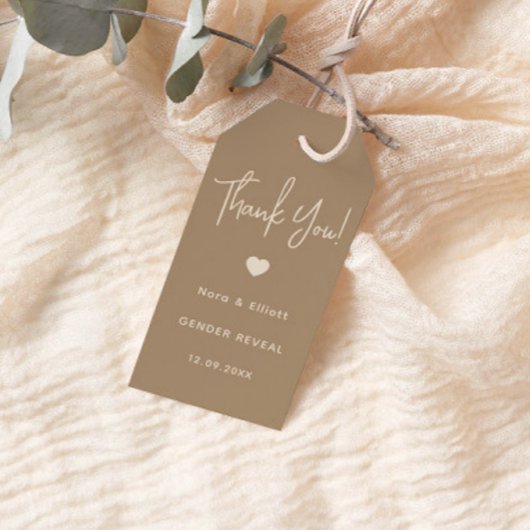 Moderne Minimalistisch-braune Genderoffenbarung Vi Geschenkanhänger