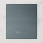 Moderne Minimalistisch Slate Blue Wedding Platzkar Platzkarte (Außenseite Aufgefaltet)