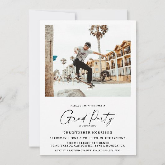 Moderne Minimalistische 2-Foto-Graduierungspartei Einladung (Rückseite)