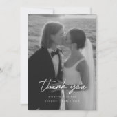 Moderne minimalistische 2-Foto-Script-Hochzeit Dankeskarte (Vorderseite)
