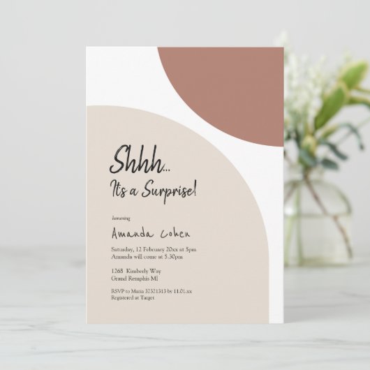 Moderne Minimalistische Arche Überraschung Geburts Einladung (Stehend Vorderseite)