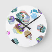 Moderne minimalistische Bäcker Dutzend Kuchen Fant Runde Wanduhr (Vorderseite)