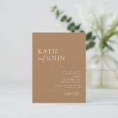 Moderne Minimalistische Beige Tan Boho Wedding Ankündigungspostkarte (Stehend Vorderseite)