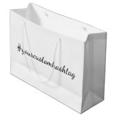 Moderne minimalistische benutzerdefinierte Hashtag Große Geschenktüte (Vorderseite Schrägansicht)