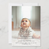 Moderne Minimalistische Black Script Baby Foto Tau Einladung (Vorderseite)