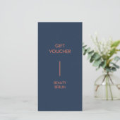 Moderne minimalistische blaue QR-Code-Geschenkkart (Stehend Vorderseite)