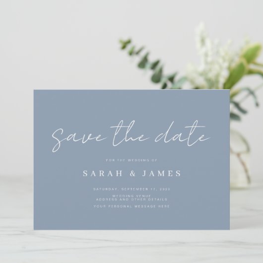 Moderne Minimalistische Blue Wedding rettet das Da Save The Date (Stehend Vorderseite)