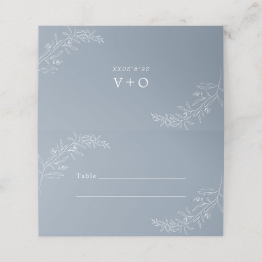 Moderne Minimalistische Boho Dusty Blue Wedding Platzkarte (Außenseite Aufgefaltet)