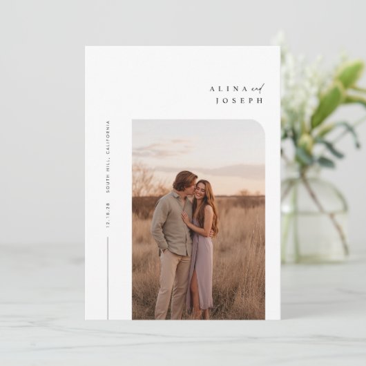 Moderne Minimalistische Boho Foto Wedding Einladung (Stehend Vorderseite)