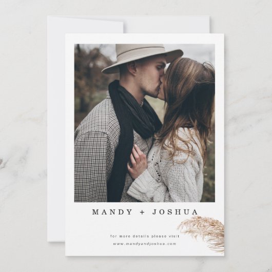 Moderne Minimalistische Boho Palm Pampas Grass Wed Einladung (Rückseite)